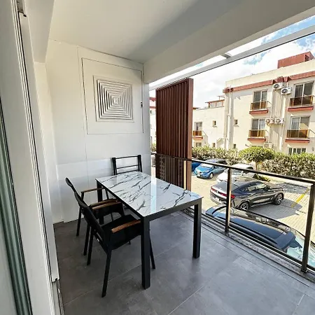 Cozy Courtyard Long Beach Apartment *
