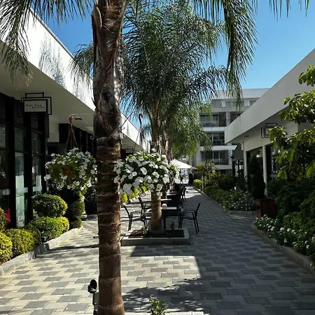 Cozy Courtyard Long Beach *
